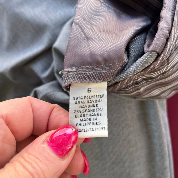 NWOT gray sailor pleated flare pants size 6L - Picture 13 of 14